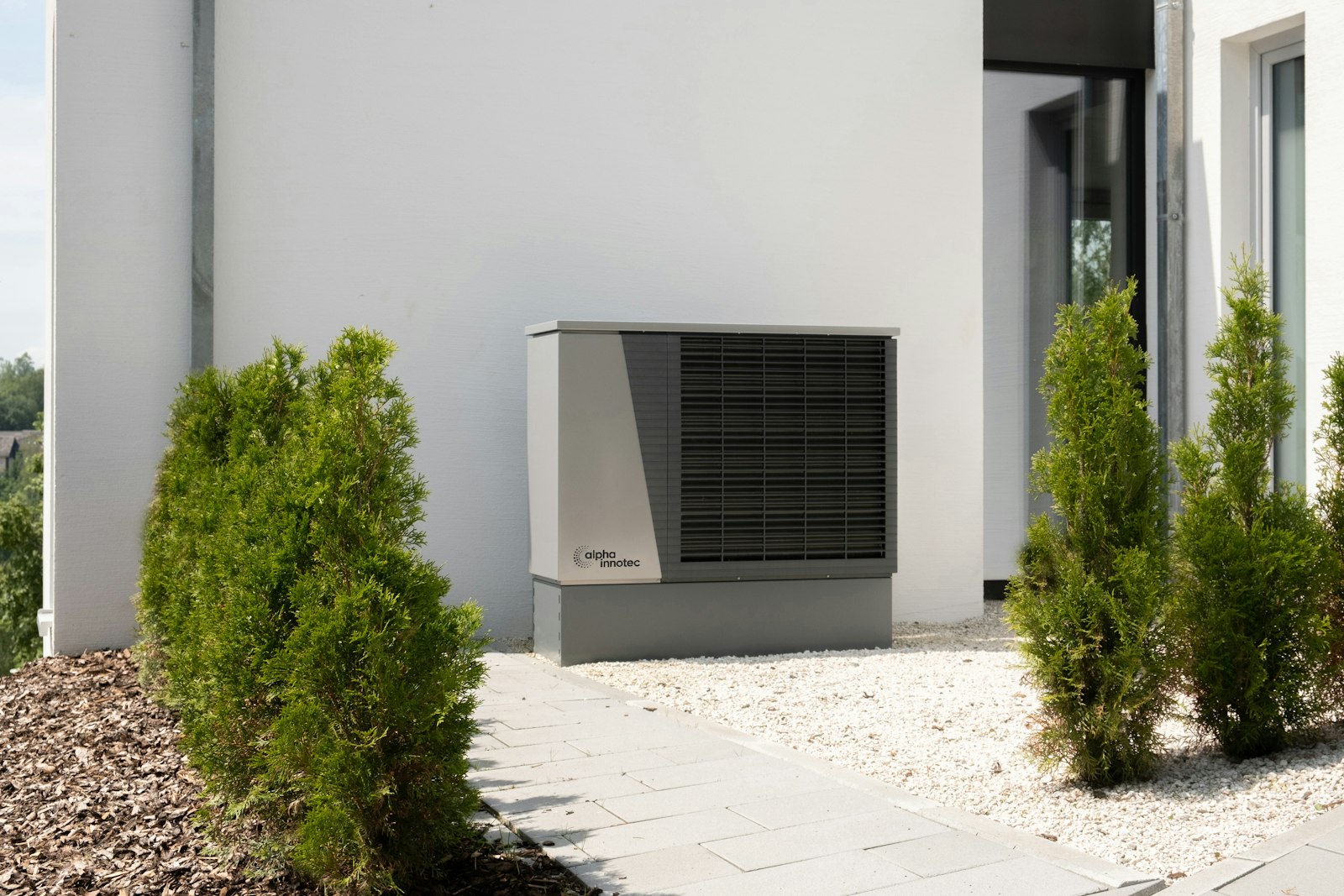 Best Cold-Climate Heat Pumps (2026): 8 Models Compared With Real Costs